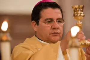 ¡Milagro en Durango! Obispo sobrevive a intento de apuñalamiento durante la Misa de 12
