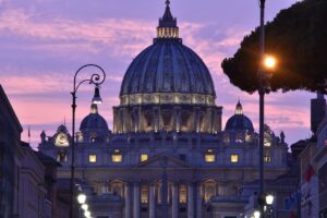 El Banco del Vaticano niega rotundamente las afirmaciones de un asesor ucraniano Basílica de San Pedro