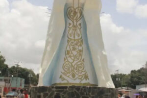 Develan monumento a Nuestra Señora de la Soledad en Ciudad Orinoco