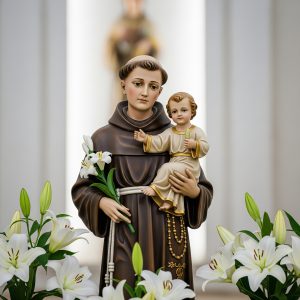 San Antonio de Padua: El Santo Más Buscado para Encontrar lo Perdido y Mucho Más